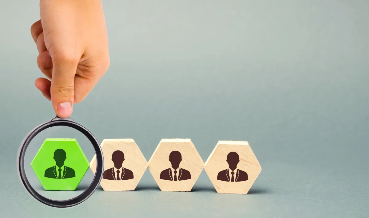  When to Hire Which Role: A Founder’s Guide